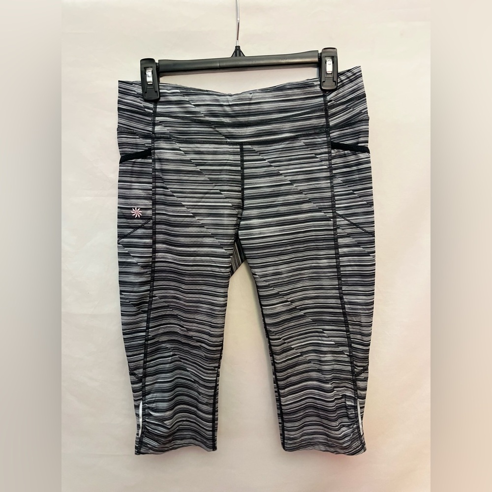 Athleta women’s medium gray leggings cropped pull on